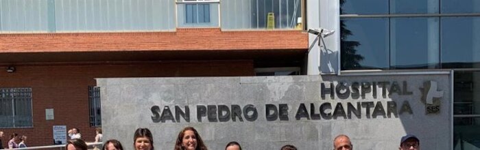 Imagen de la noticia Pasos de peatones del entorno del Hospital San Pedro de Alcántara de Cáceres recuerdan la importancia de donar médula