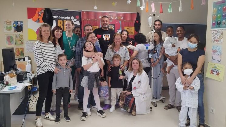 Visita de la Fundacin ABRACADABRA para realizar taller de magia y espectculo
