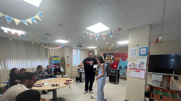 Visita de la Fundacin ABRACADABRA para realizar taller de magia y espectculo