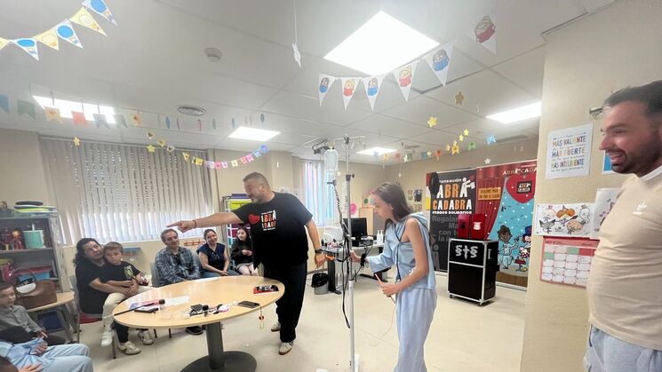 Visita de la Fundacin ABRACADABRA para realizar taller de magia y espectculo