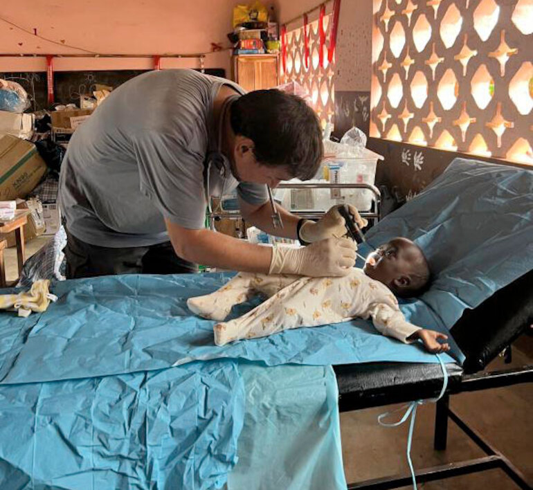 Enfermeros voluntarios del rea de Salud de Cceres participan en un proyecto humanitario en frica