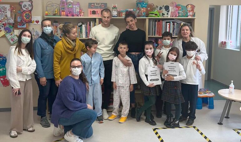 INTERCAMBIO CANCIONES Y FOLKLORE EXTREMEO POR PARTE DEL ALUMNADO DE 4 PRIMARIA COLEGIO MARA AUXILIADORA