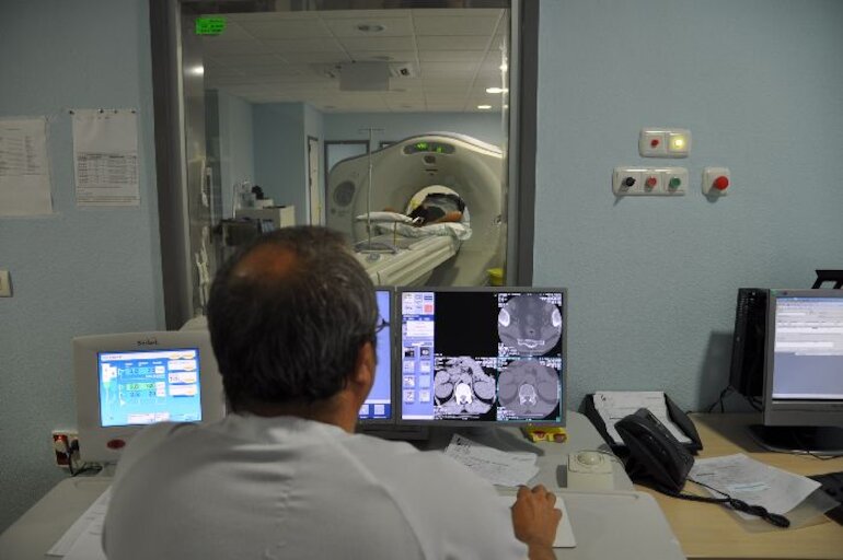 Amancio Ortega dona 13 millones para renovar equipos oncolgicos en Extremadura