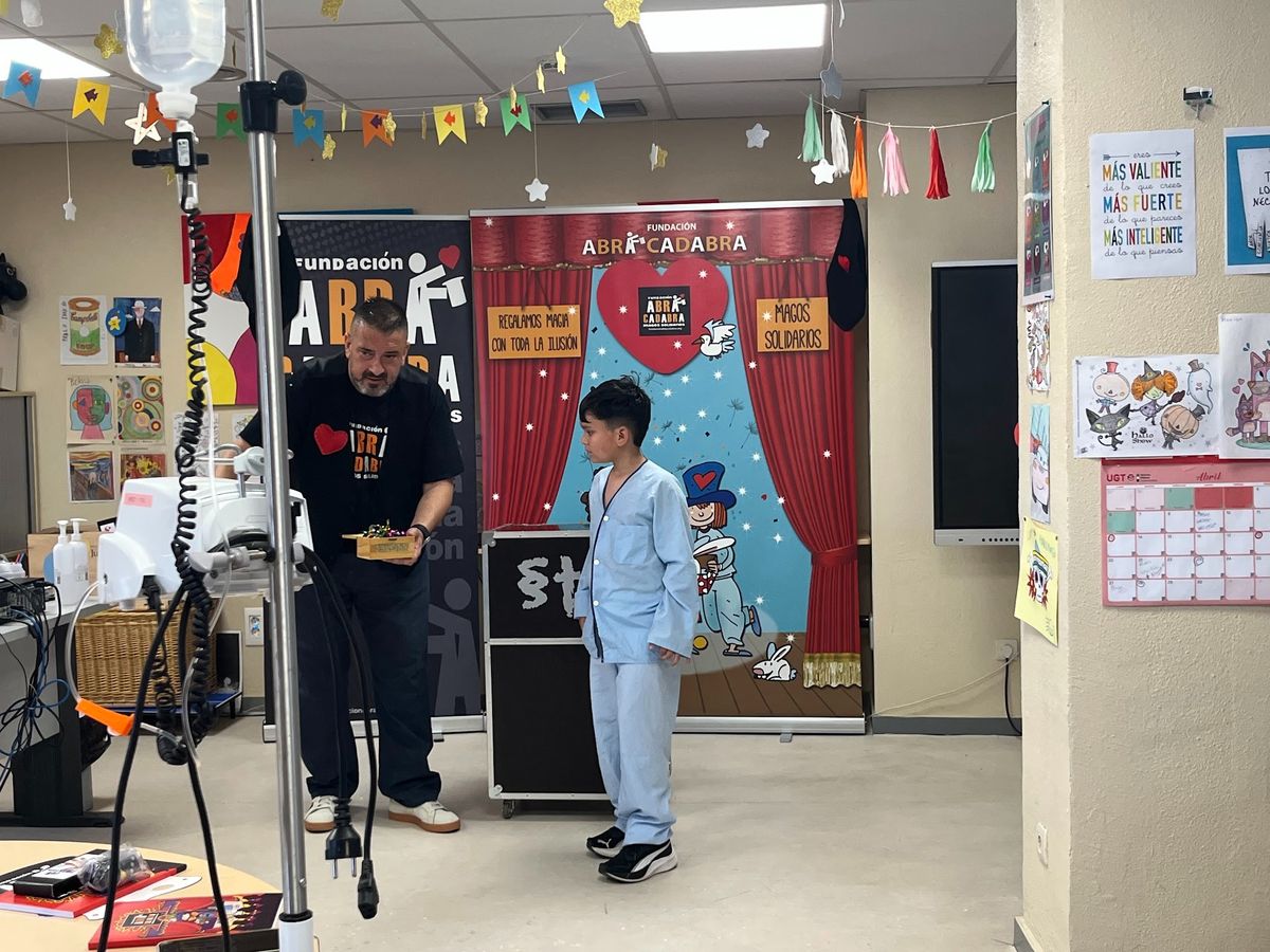 Visita de la Fundación ABRACADABRA para realizar taller de magia y espectáculo