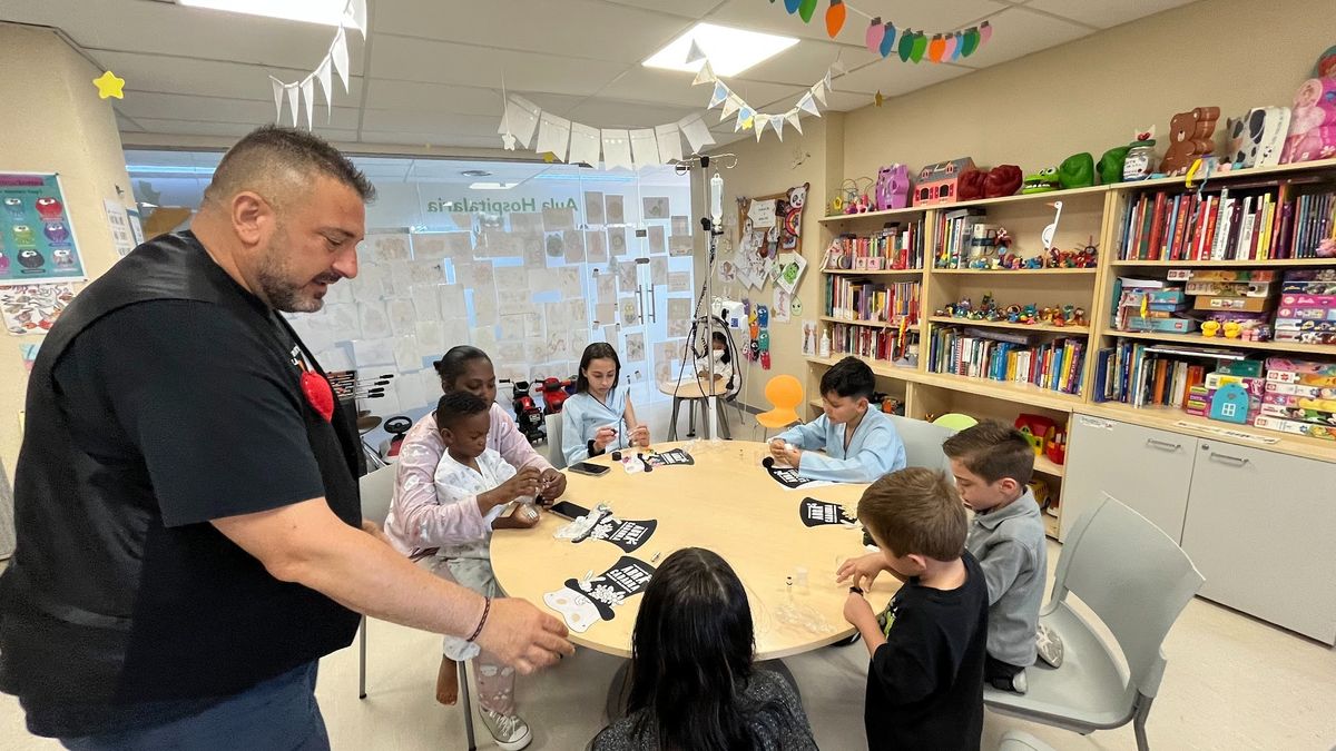 Visita de la Fundación ABRACADABRA para realizar taller de magia y espectáculo